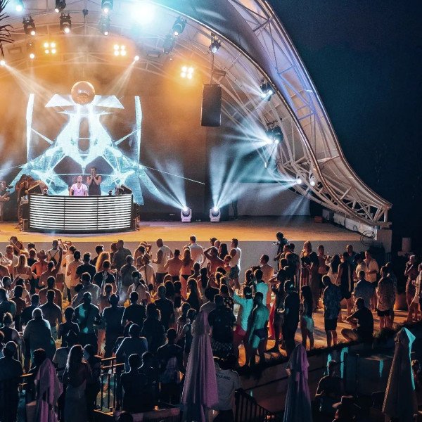 Whats On (4) | Café del Mar Bali